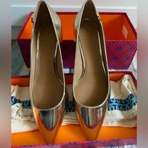 NWT Tory Burch Elizabeth metallic leather kitten heel pump